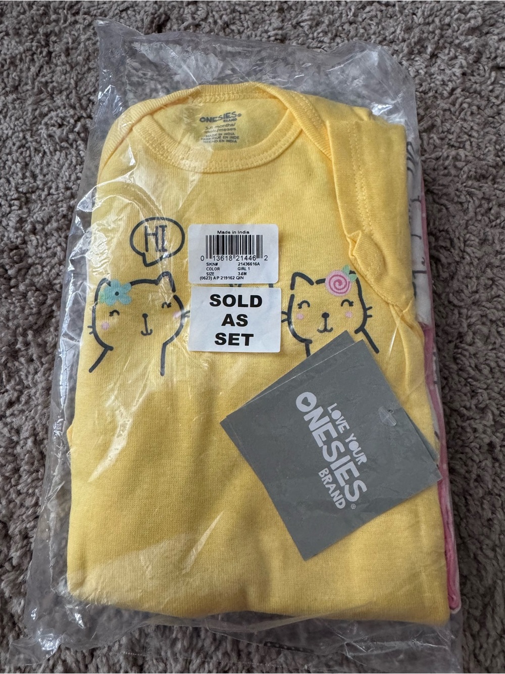 Onesies Brand Baby 4 Pack Short Sleeve Bodysuit and 2 Pack Sleep 'N Play Bundle